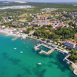 1 Bedroom Cozy In Na Moru *