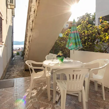 1 Bedroom Cozy In Na Moru *
