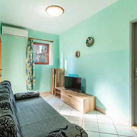 1 Bedroom Cozy In Na Moru Apartmán Sveti Petar (Zadar)